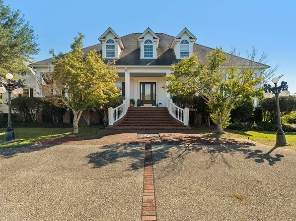 51 Oak Hill Blvd, Collins, MS 39428