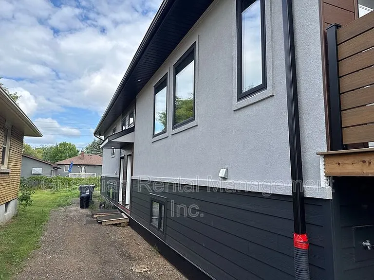 214 Windemere Ave S — Photo 8
