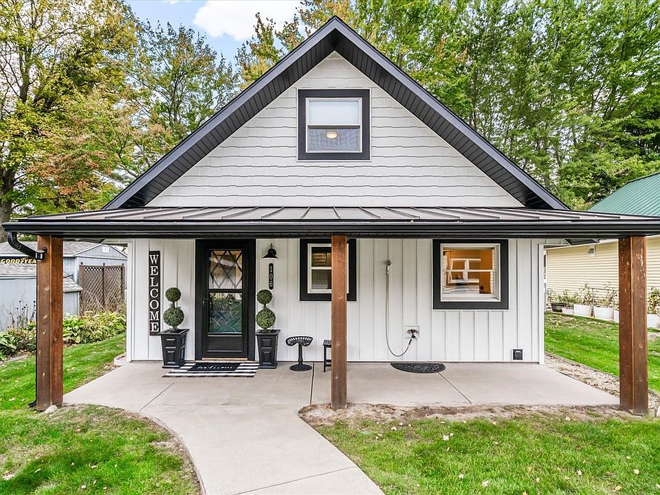 Recently remodeled inside and out, this adorable lakefront cottage features a black-and-white farmhouse theme we affectionately call "The Holstein Cow." Cozy, stylish, and full of charm_your perfect seasonal escape from November through May.