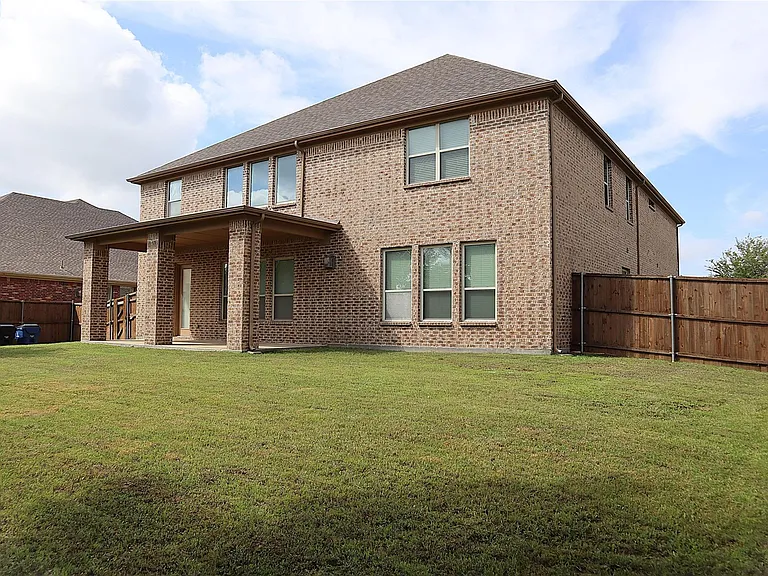 5070 Kerstyn Dr — Photo 35