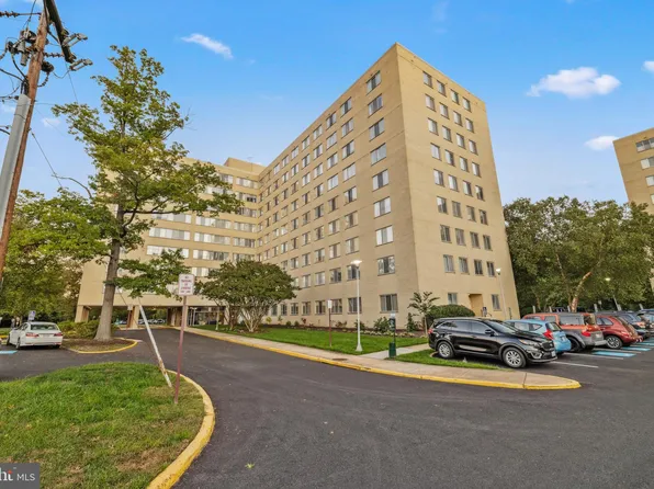 6621 Wakefield Dr APT 819, Alexandria, VA 22307