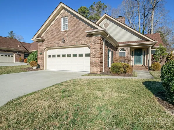 128 Glenbrook Dr, Hendersonville, NC 28739