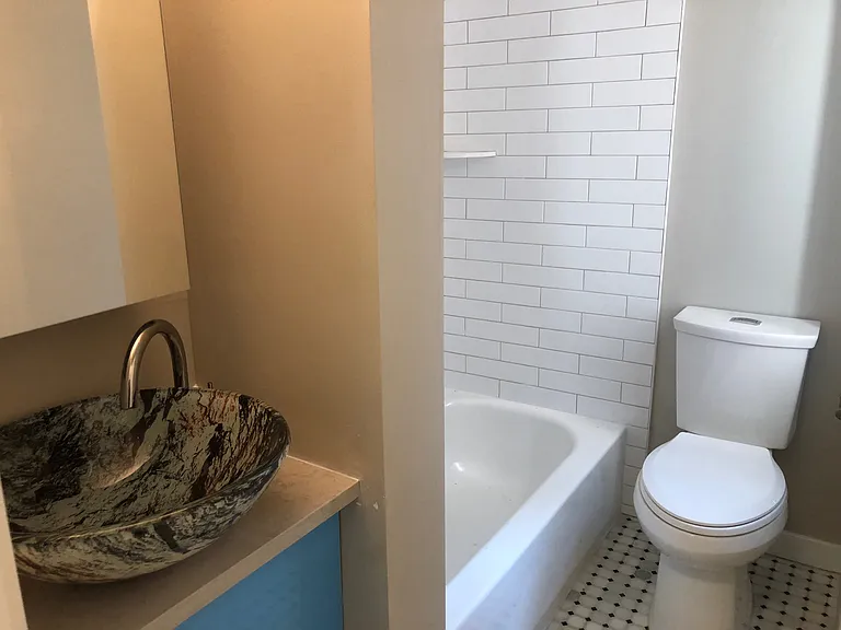 597 Chapel St #2R — Photo 12