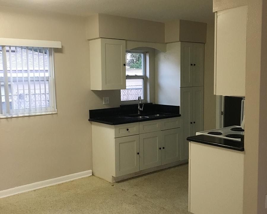 2nd image of 2321 Helen Ave