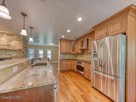 3rd image of 620 Seville Ct