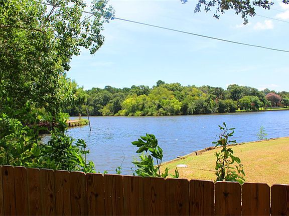 3rd image of 3801 Pine Manor Ln