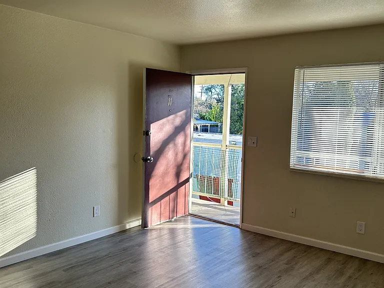 120 E Fairmont Ave #8 — Photo 25