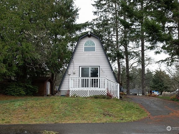 3rd image of 3588 Seabreeze Avenue