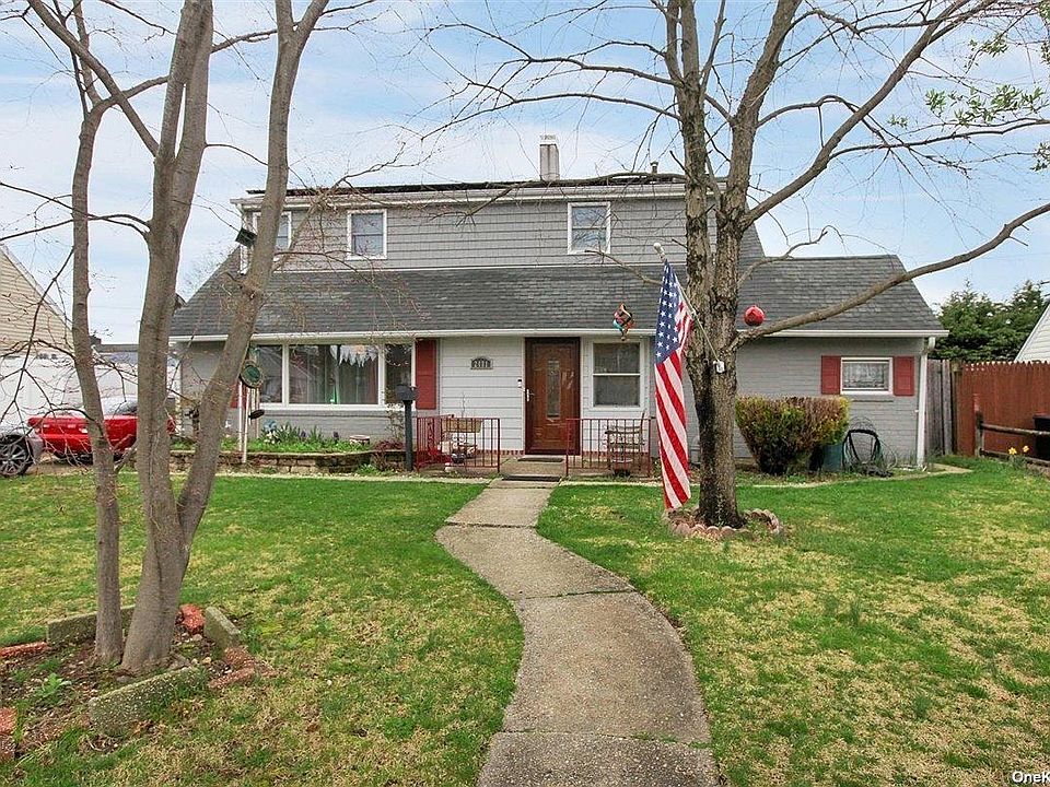 1st image of 2481 6th St