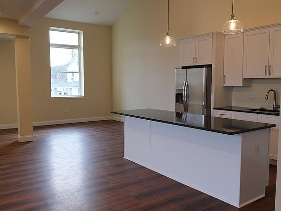 5th image of 236 S Richmond St #203