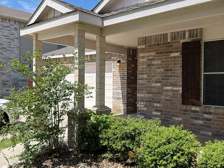 916 Rivers Creek Ln — Photo 1