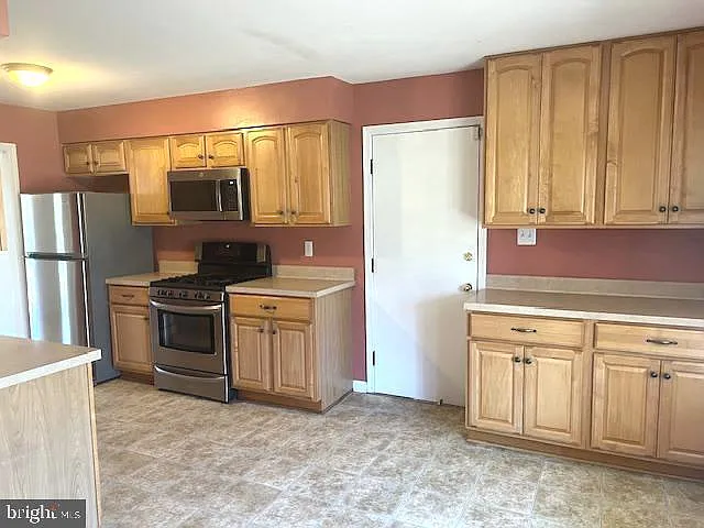 8523 Tysons Ct — Photo 10