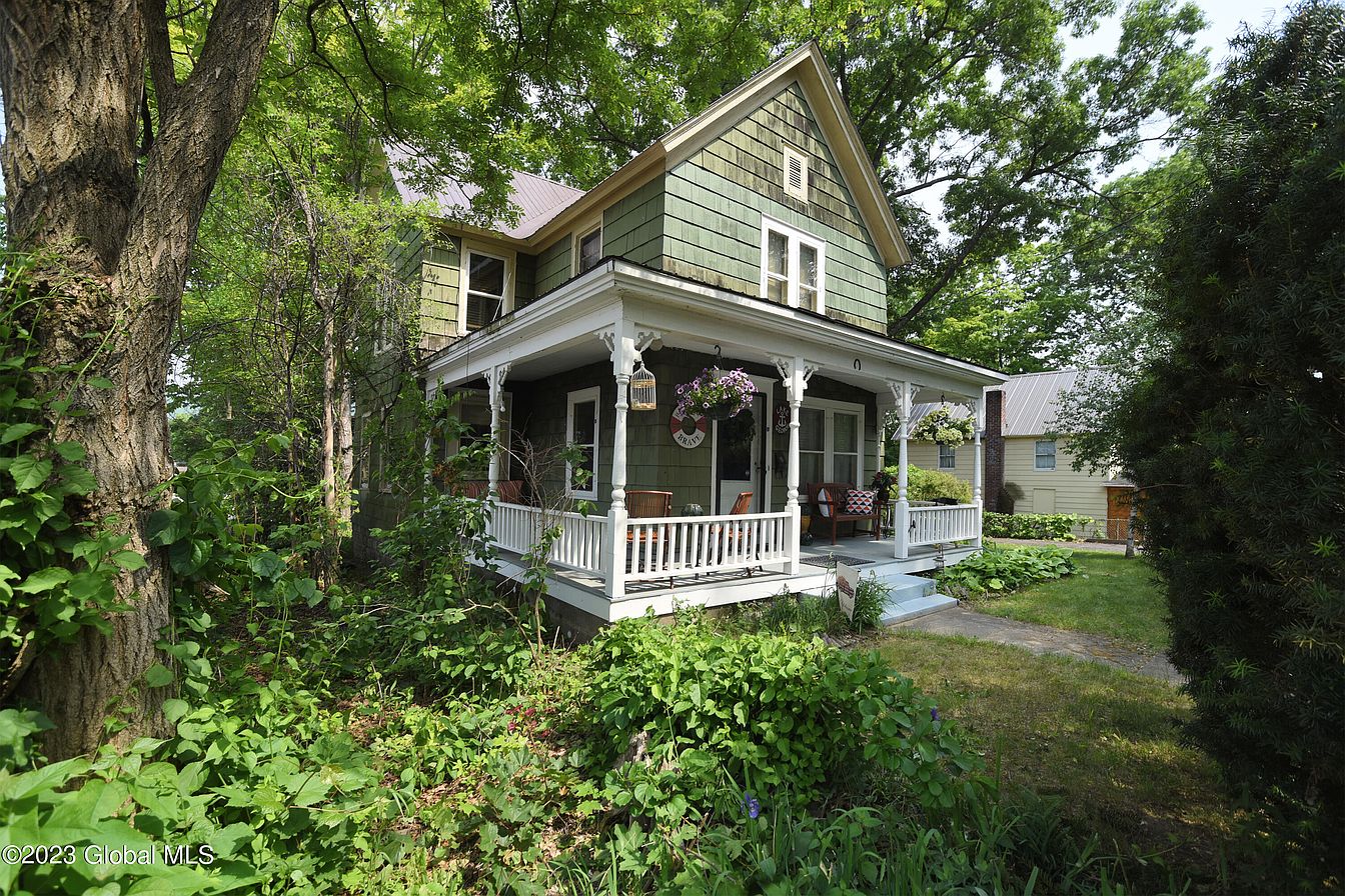 1st image of 16 Dieskau Street