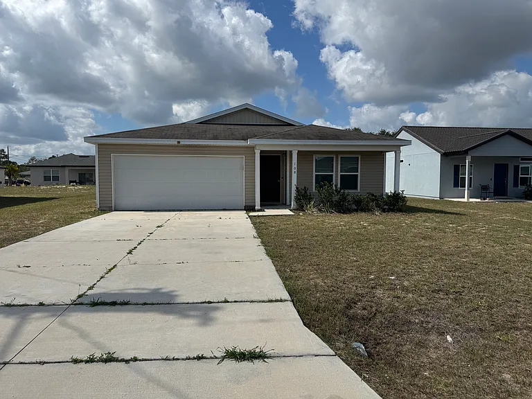 108 Tulip Ln — Photo 2