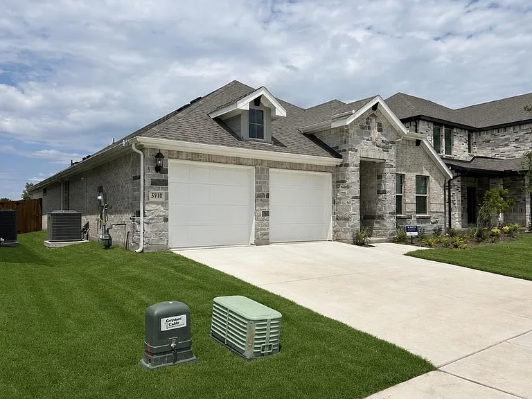5910 Broadacre Dr — Photo 2