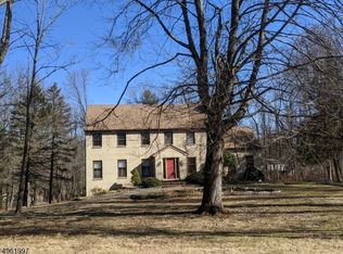 4 Stone Gate Ln, Annandale, NJ 08801