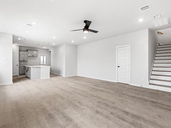 5th image of 1107 Manteca Dr