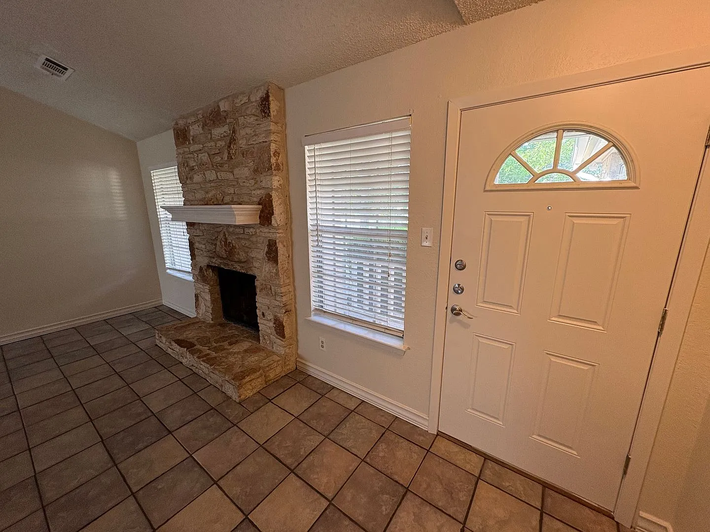 Great home in North Austin - ready for move-in! — Photo 3