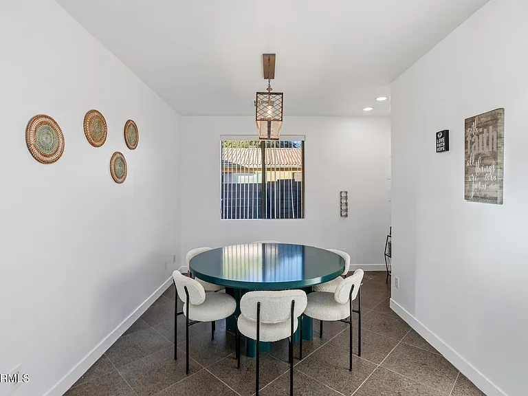 220 W Beechnut Pl — Photo 15