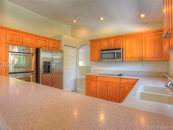 5th image of 11137 NW 67th St
