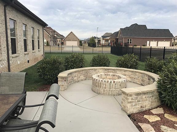 3rd image of 2732 Craythorne Dr