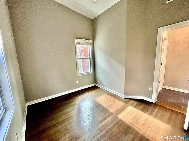 597 Chapel St #2R — Photo 7