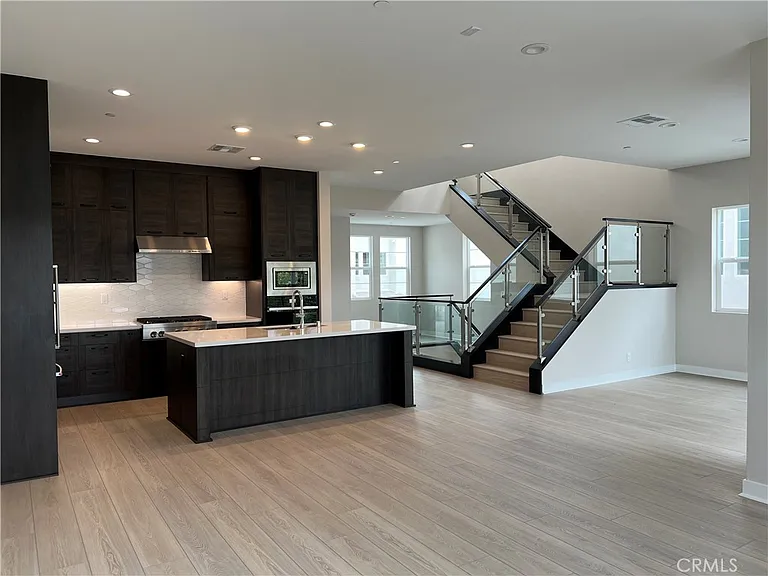 110 Pino Ln — Photo 2