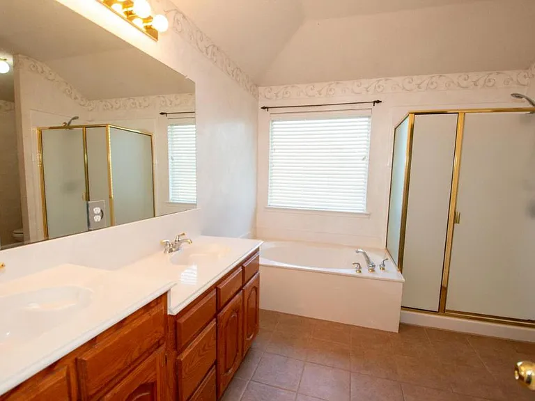 1902 Thornhill Way — Photo 9