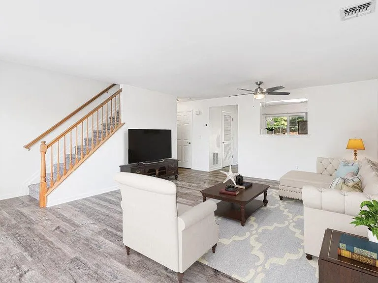 Mews at Annandale Townhomes — Photo 3
