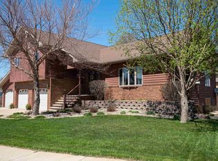 1038 NE 8th St, Madison, SD 57042