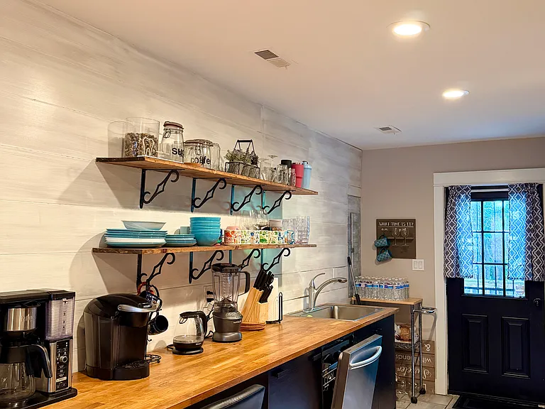106 Callender St — Photo 7