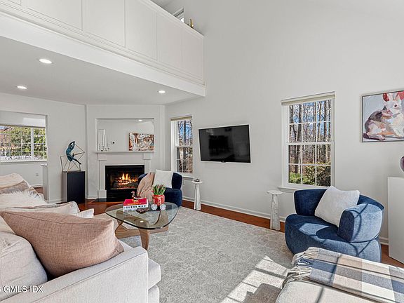 2nd image of 115 Top Gallant Rd Unit 6