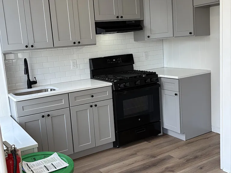 1341 Linden St #2F — Photo 3