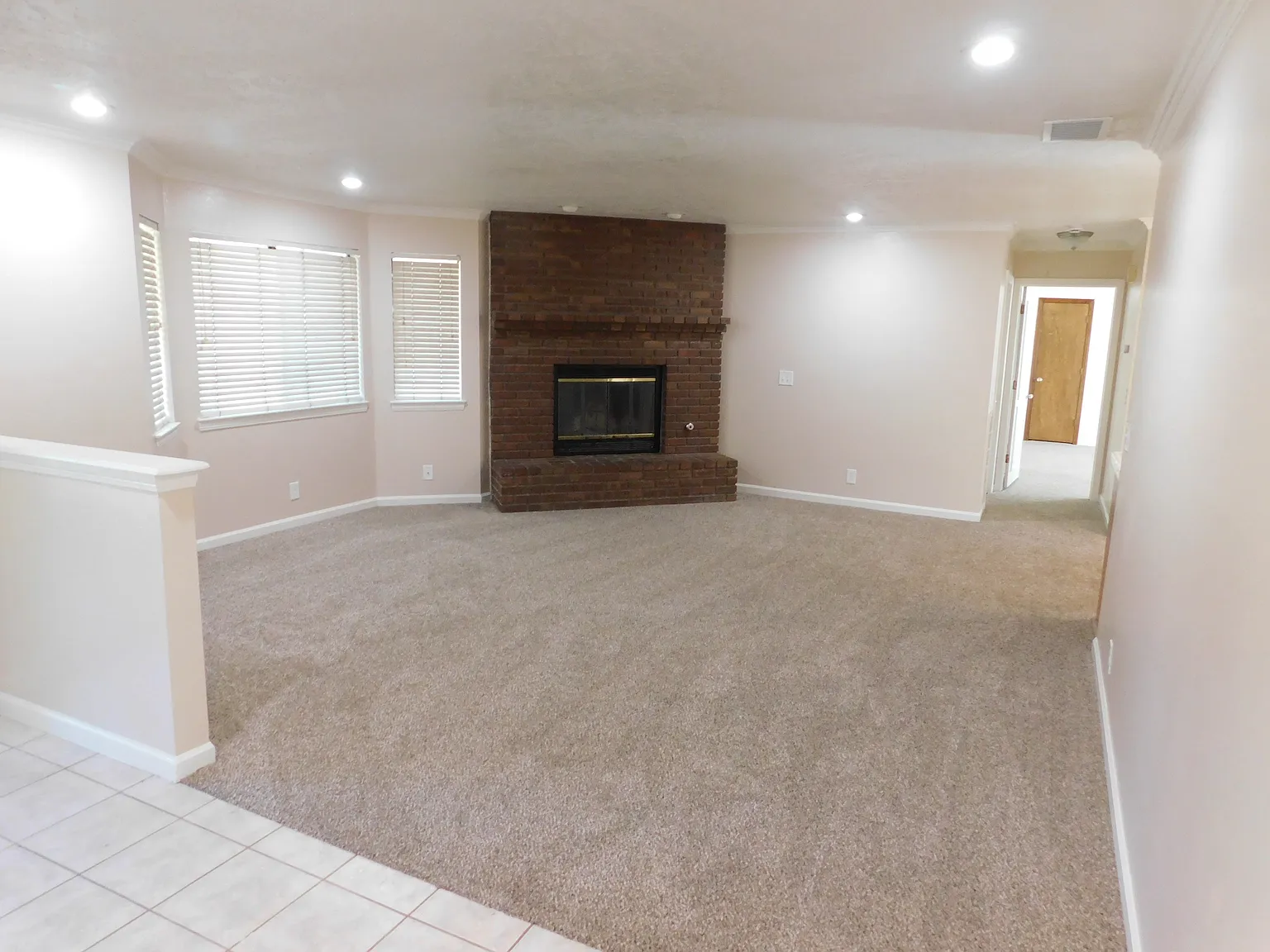 3 bed, 2030 sqft, $2,250 — Photo 3