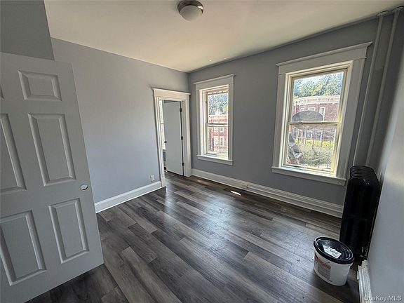 4th image of 46 Benkard Ave Floor 2
