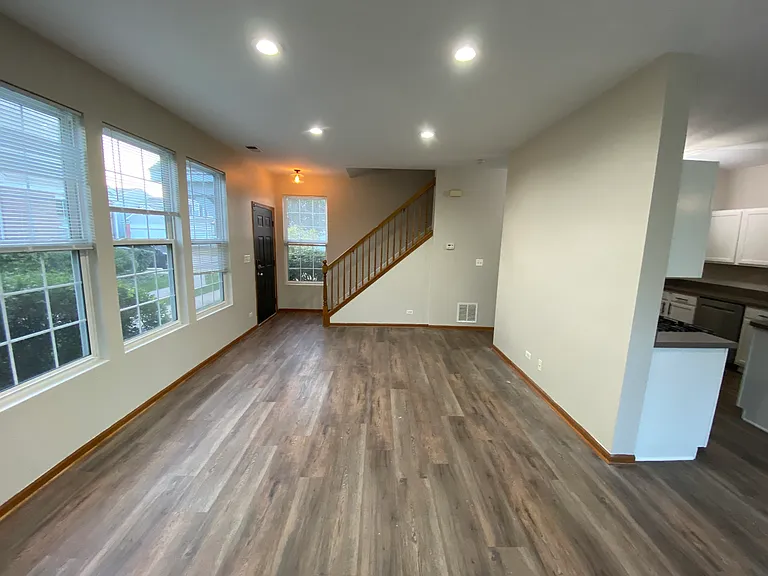 610 Springbrook Trl N — Photo 4