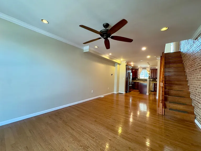 415 S Bouldin St — Photo 6