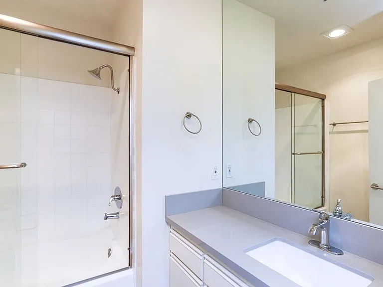 1031 N Crescent Heights Blvd — Photo 17