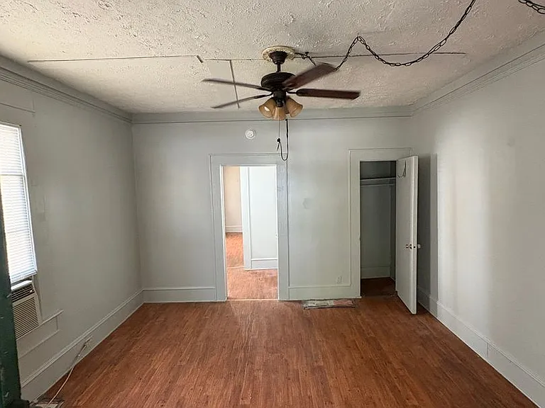 617 Candler St — Photo 3