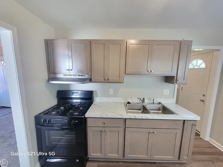 13148 Sherman Ave — Photo 7