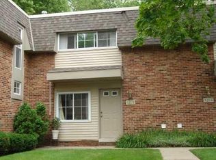 521 Longshore Dr APT B, Ann Arbor, MI