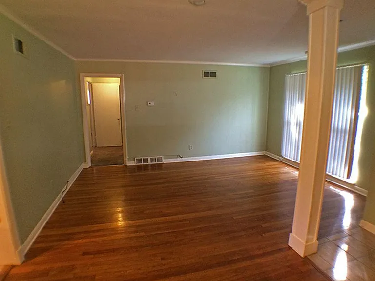 1142 Wilmore Rd — Photo 3