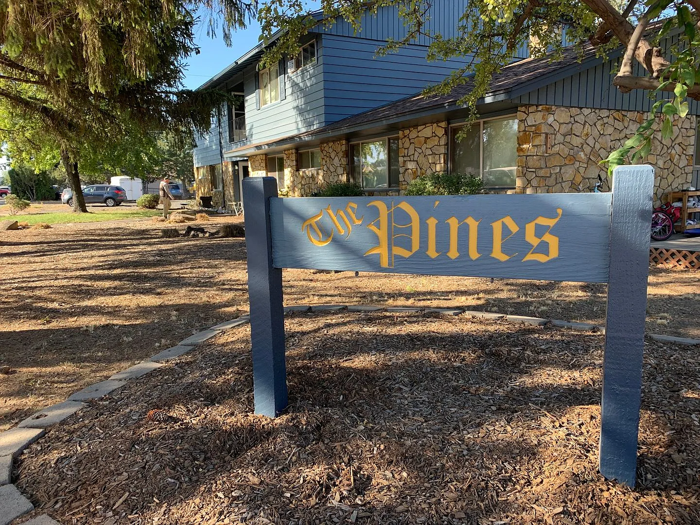 Charming Studio Unit Near Downtown Redmond - The Pines Apartments — Photo 2