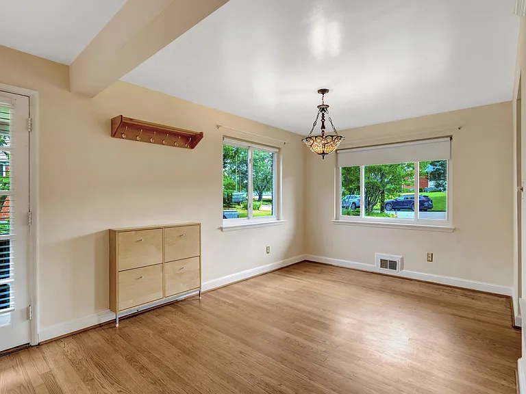 7030 Donna Cir — Photo 6