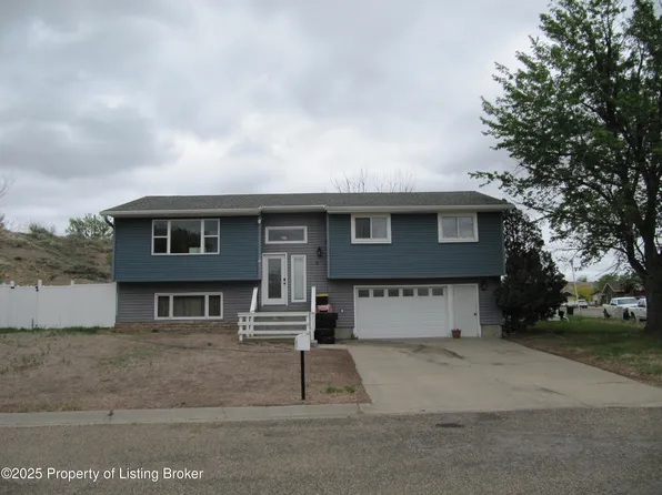 5 Bradford Ct, Glendive, MT 59330