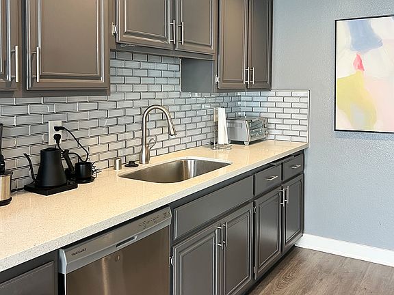 2nd image of 4077 Tujunga Ave APT 203