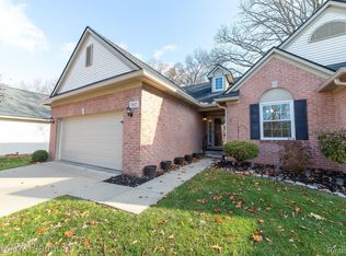 3421 Dewdrop Ln, Howell, MI 48843
