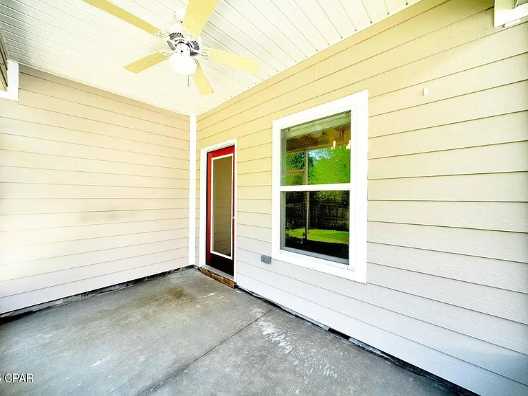 194 Escanaba Ave — Photo 10