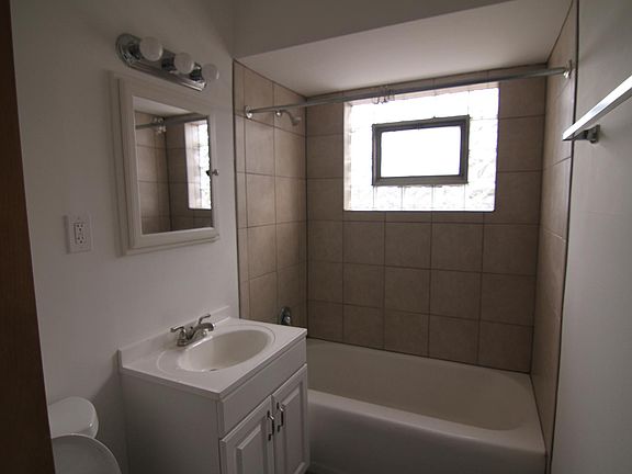 4th image of 3555 N Neva Ave #3S