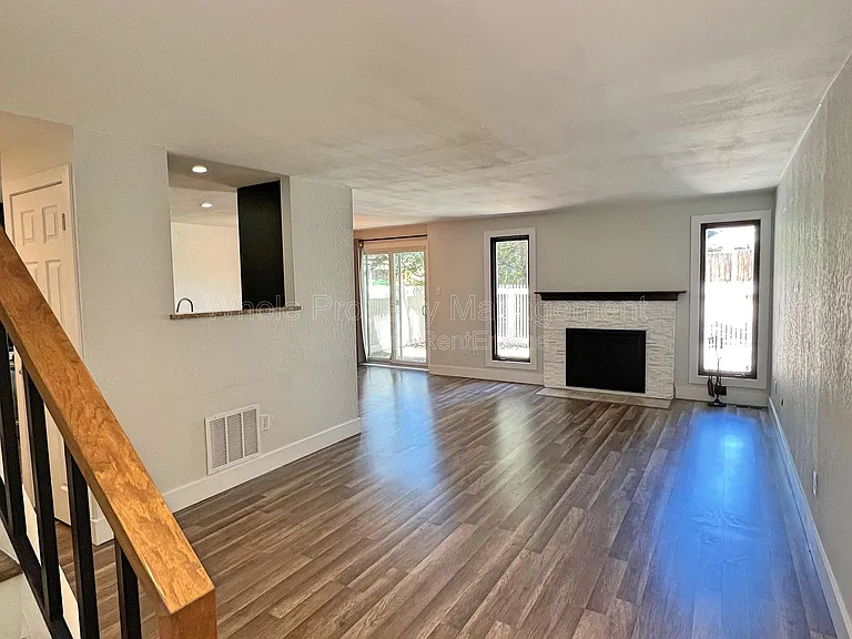 3032 S Macon Cir — Photo 6